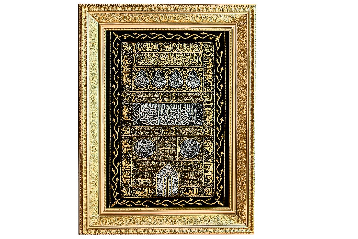 Enhance your space with this hand-embroidered Kaaba Door and Multazam frame, featuring Ayat al-Kursi, Surah Al-Fatiha, and Surah Al-Ikhlas in gold thread. Handcrafted in Egypt and ready to hang, this luxury artwork brings spiritual beauty to your home. Ideal for Islamic décor or gifting! Handmade EGY Wembley London.