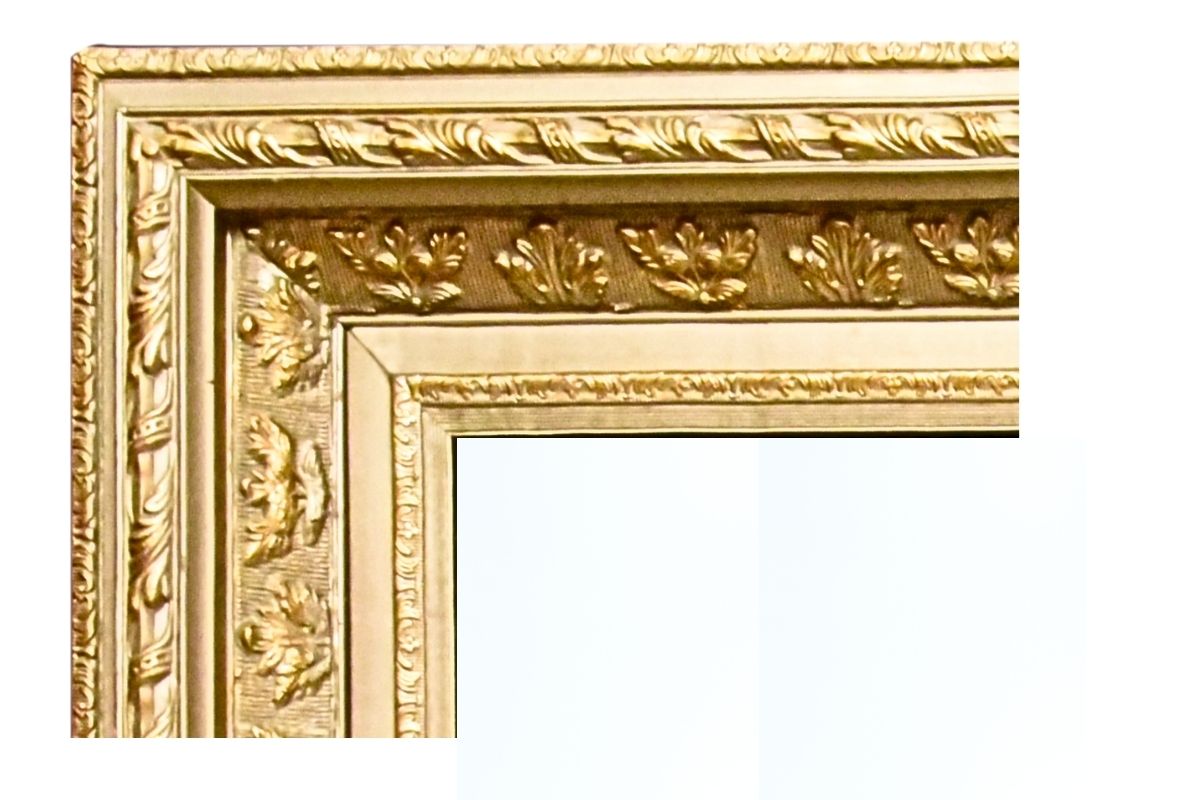 Elevate your home decor with our hand-embroidered 3 Quls framed artwork featuring Surah Al-Falaq, An-Nas, and Al-Ikhlas. Embroidered in shimmering gold thread and framed in a luxurious champagne gold frame, this art piece is ready to hang and designed to add elegance and spiritual significance to your home or office.